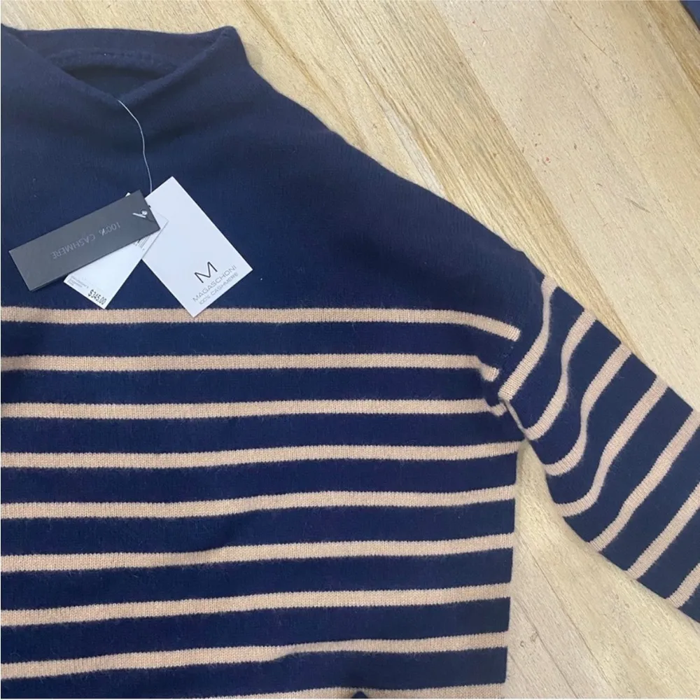 Magaschoni mock neck 100% cashmere stripe sweater in navy NEW - Image 7
