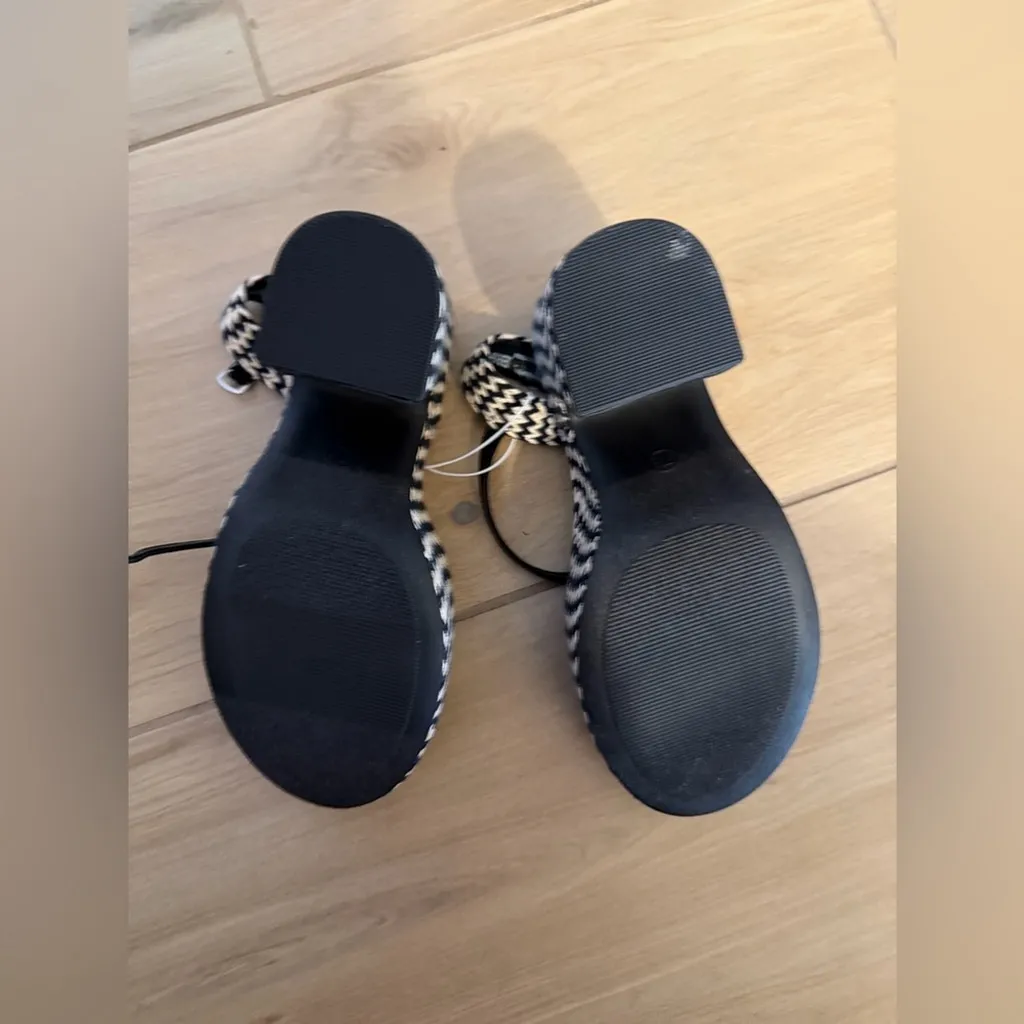 NEW Madeline Woven Platform Sandal Heels with Memory Foam Insole 8 - Image 4