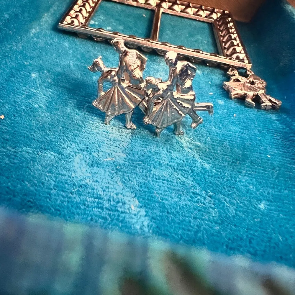 Vintage Square Dance 1950’s Jewelry, Western, Silver, Black, Clip On Earrings & Pendant - Image 6