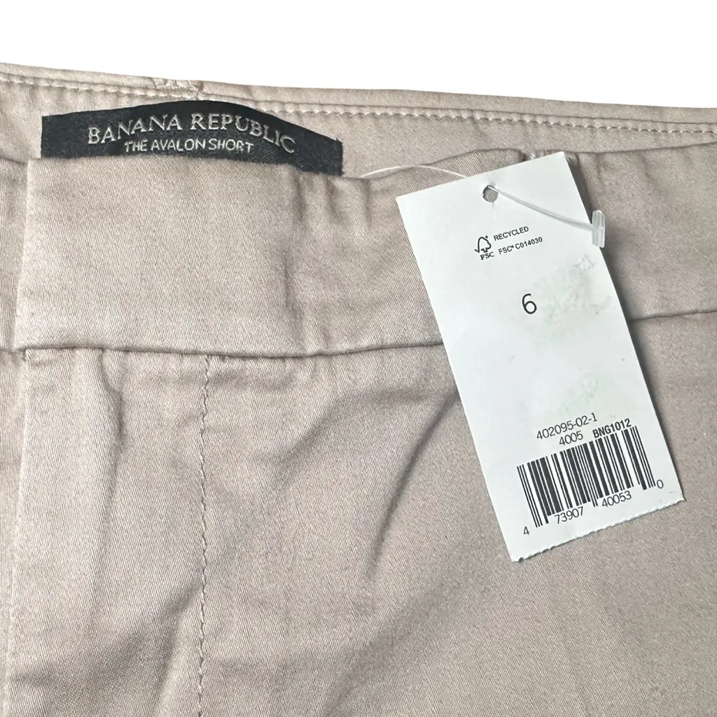 Banana Republic The Avalon 5" Sateen Khaki Short - Image 2