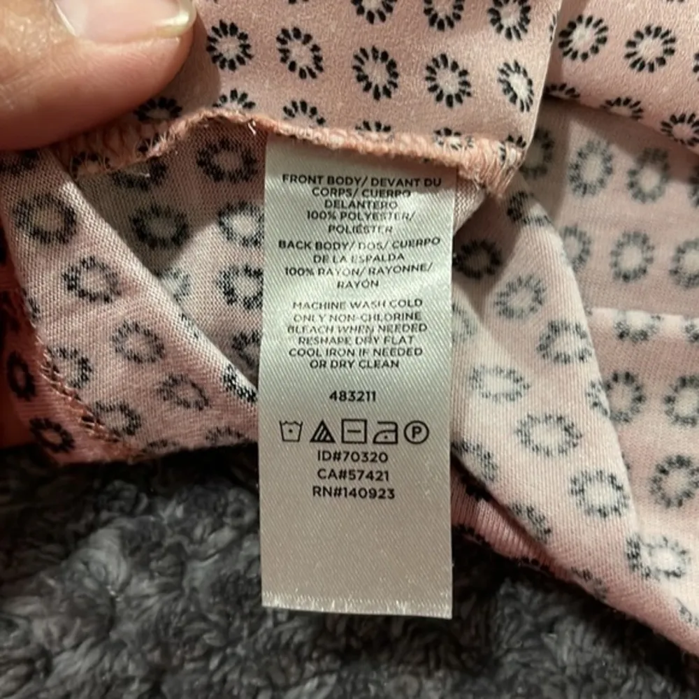 Women's Ann Taylor Loft LOFT Pink Black Floral Sleeveless Blouse Size MP EUC - Image 3