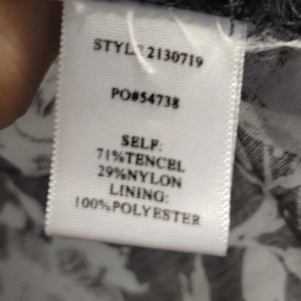 Current Air Anthropologie Size Large Blue Gray Floral V-Neck Orange Stitch Top - Image 8