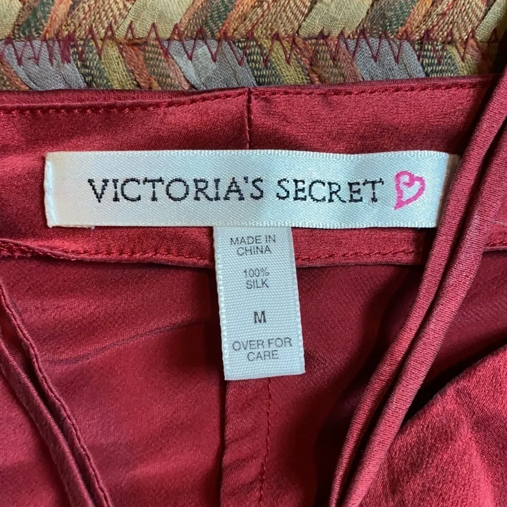 90s VTG VICTORIAS SECRET RED STRAPPY SILK SEXY CAMI BLOUSE - Image 3