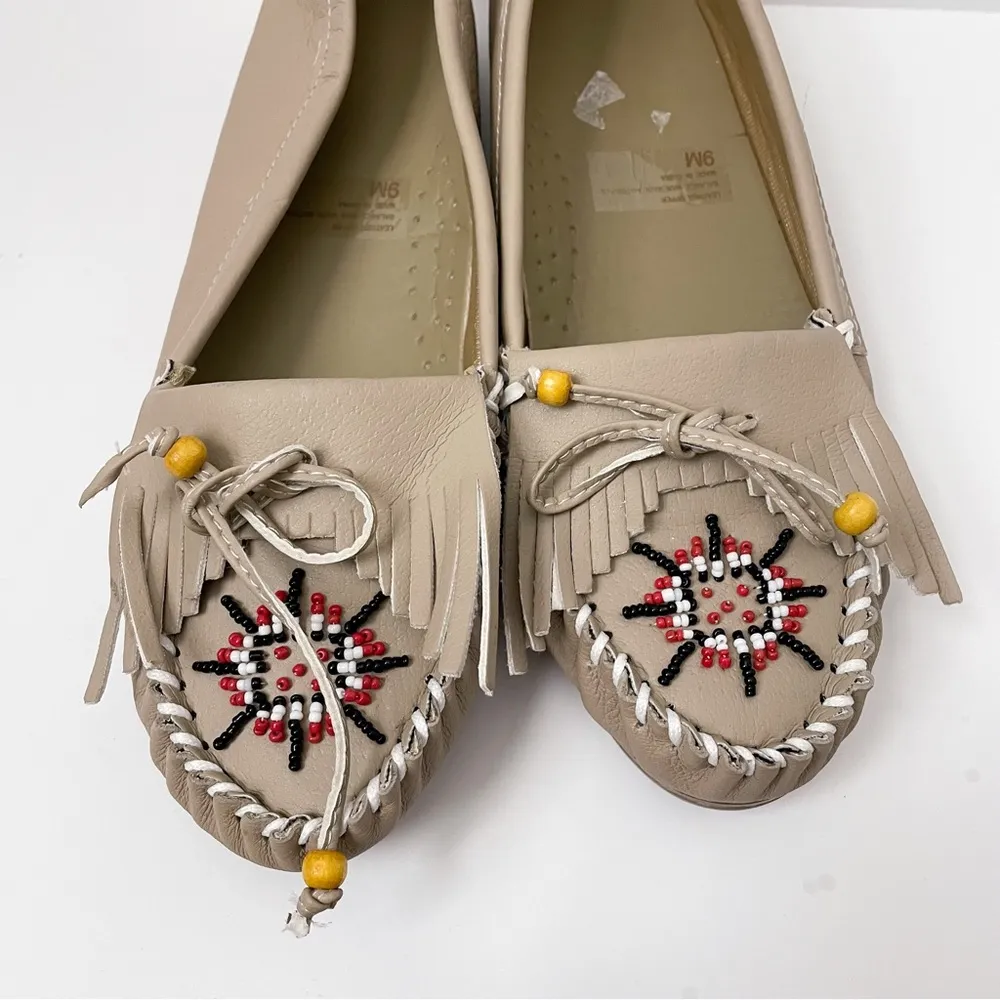 Mocassin Shoes Flats Beaded Fringe Leather 9M Size 9 - Image 2