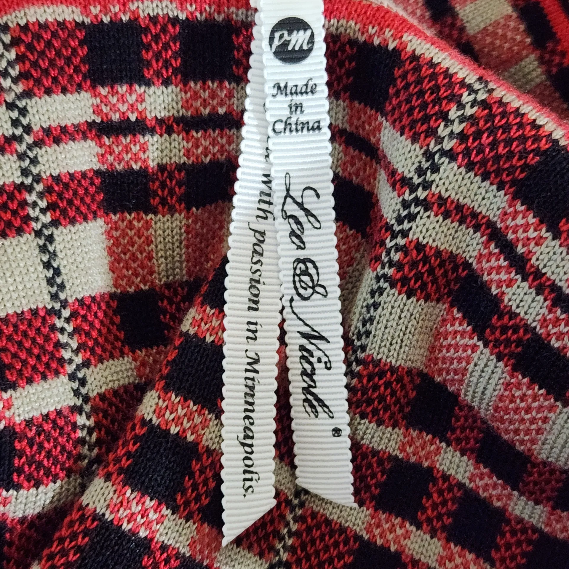 Leo & Nicole Red and Khaki Plaid Sleeveless Sweater Cardigan Size Medium Petite - Image 7