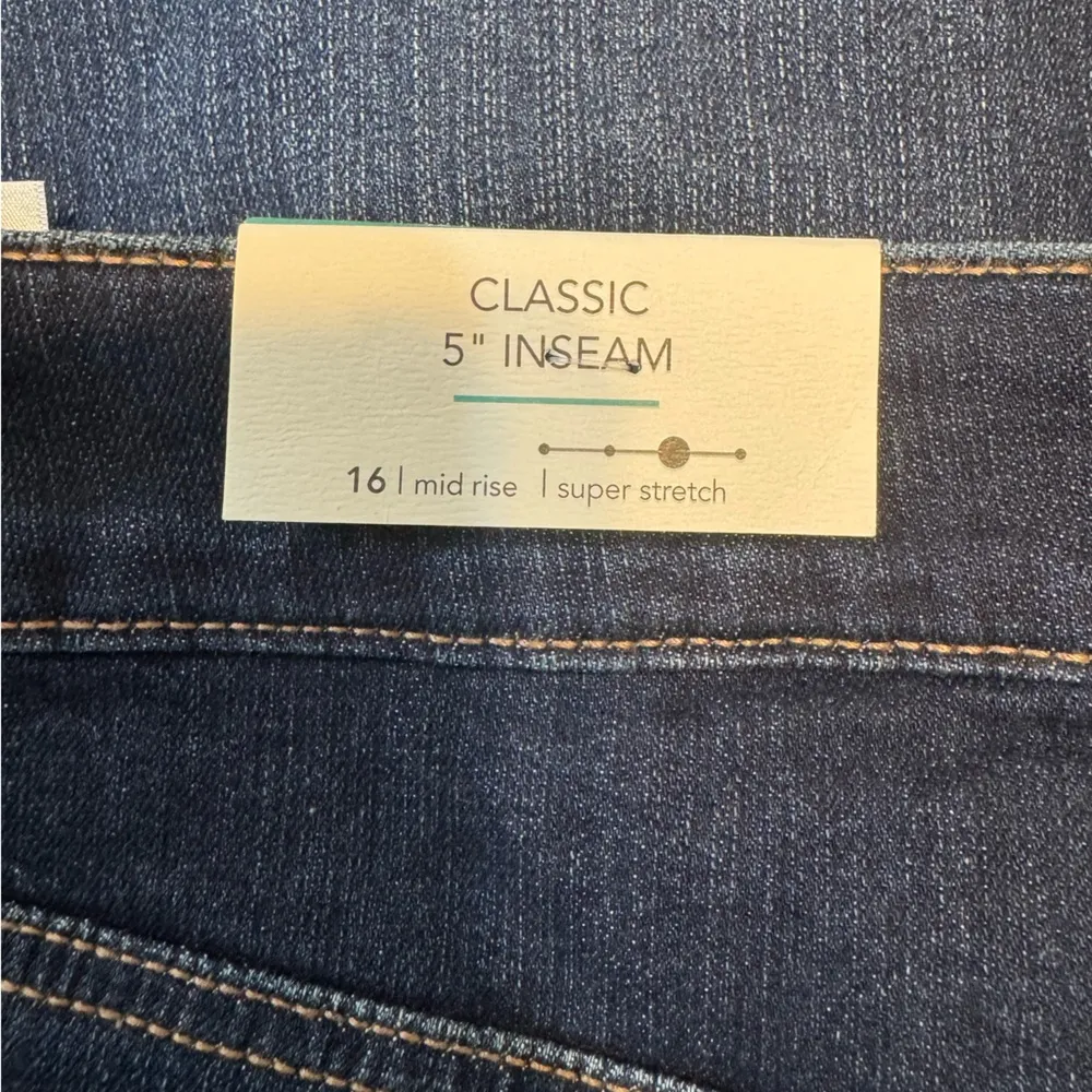 NWT m jeans by maurices Classic Mid Rise Stretch 5in Dark Wash Denim Shorts 16 - Image 5