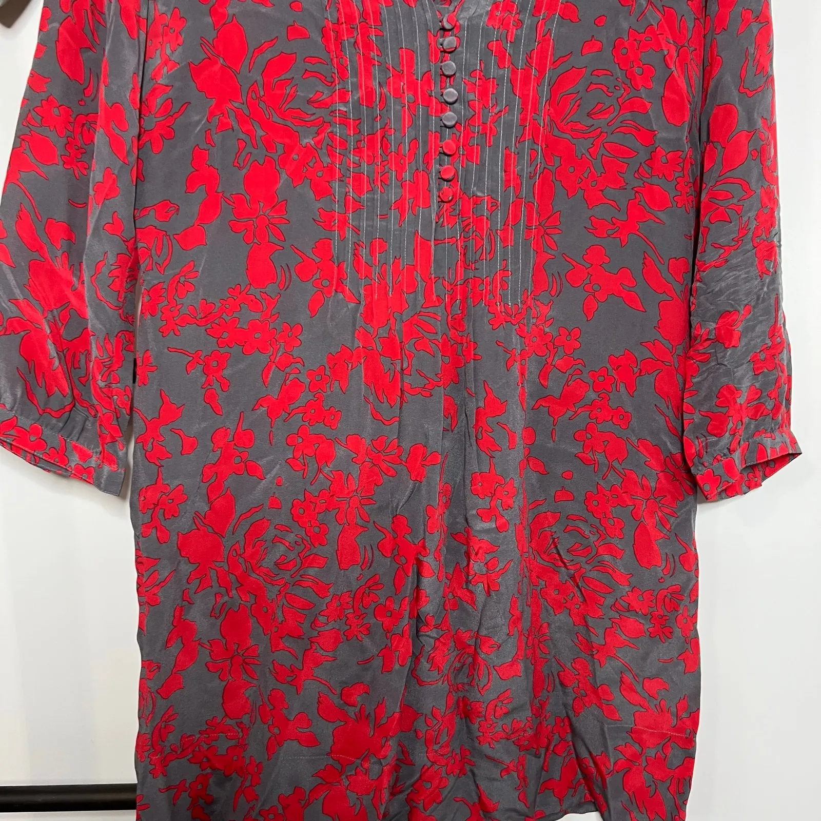 Fossil Red Gray 3/4 Sleeve V Neck Silk‎ Blouse Size Medium - Image 6