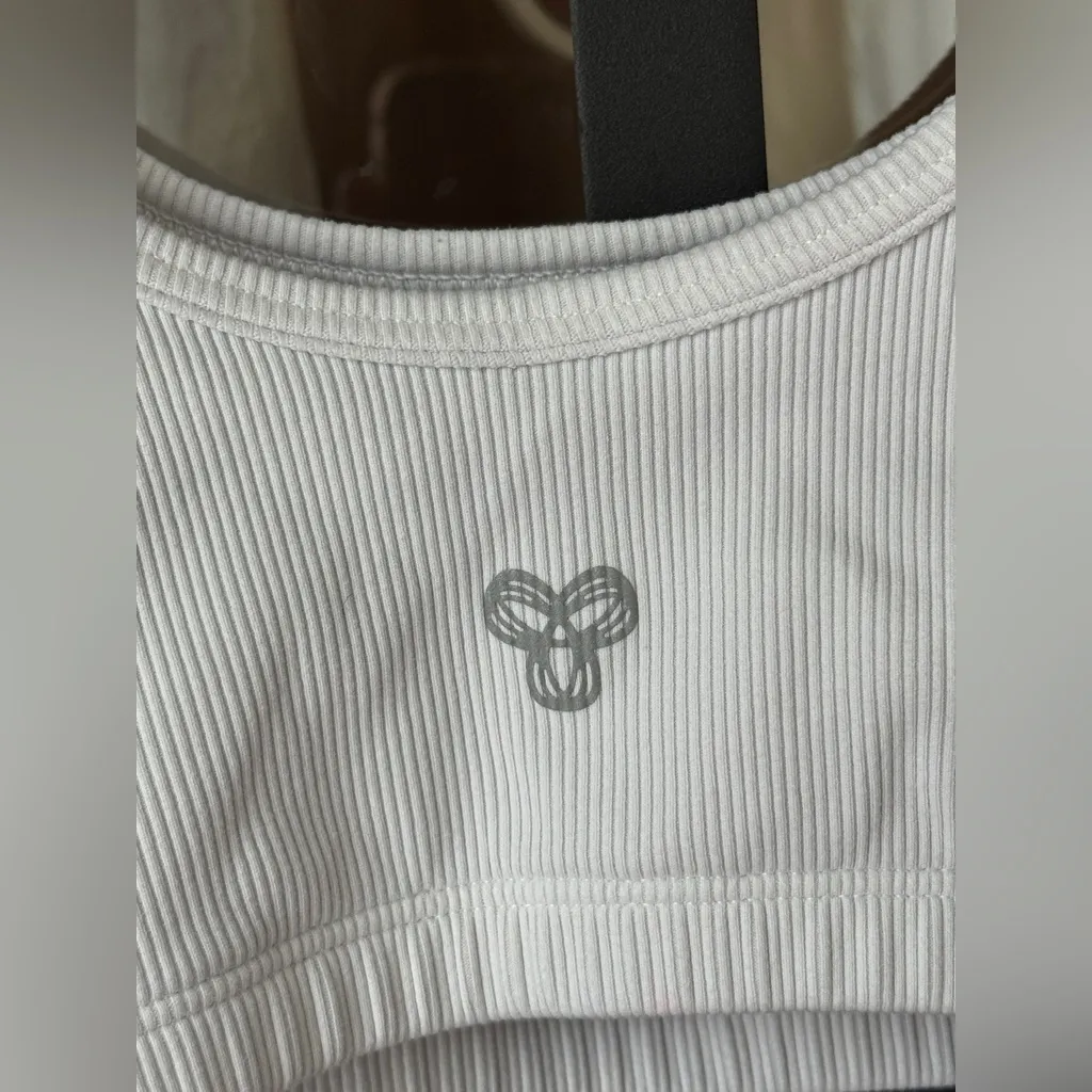 Aritzia TNA butter mini bra top ribbed scoop neck sports tank cropped White Size XS - Image 3