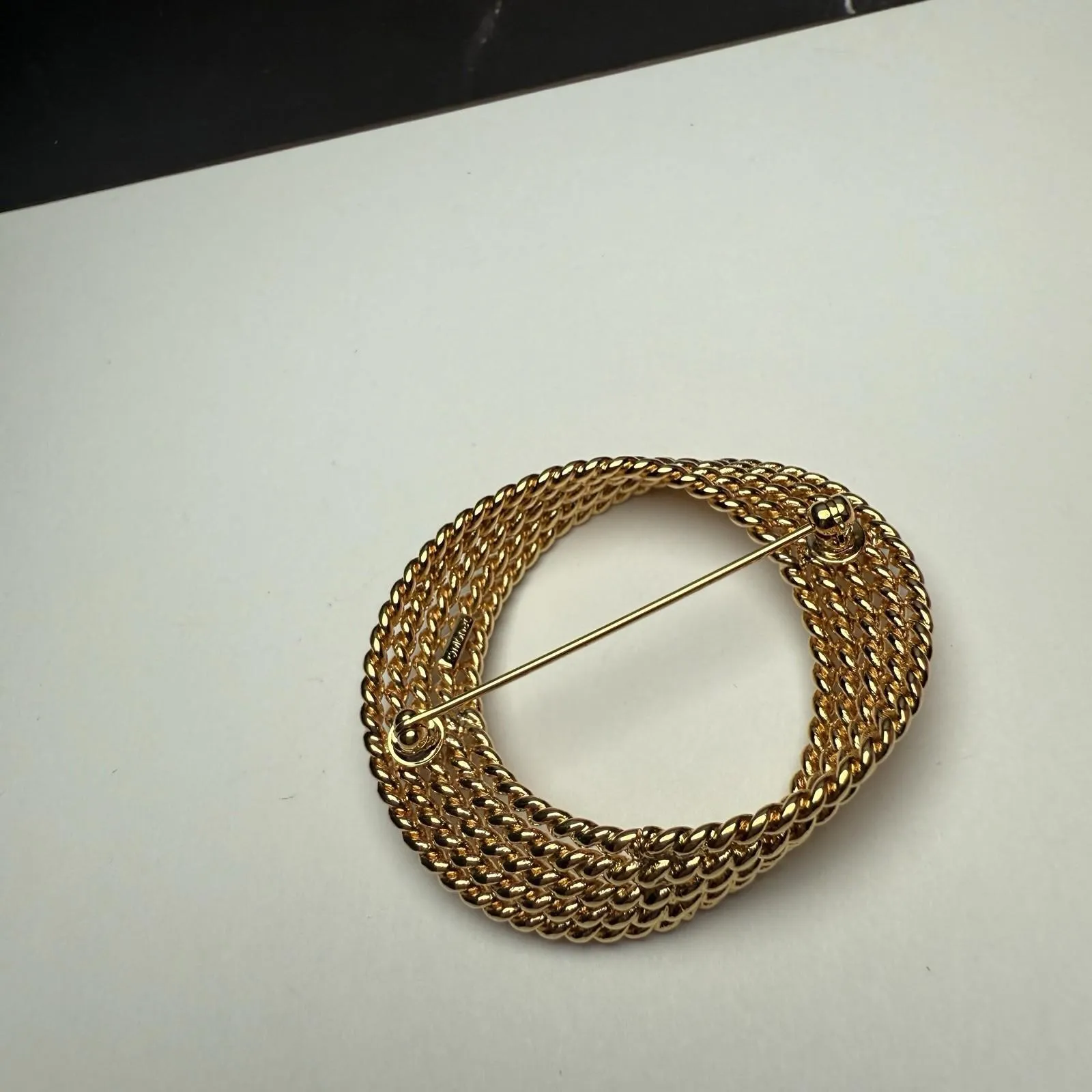 Monet Shiny Entwined Circles Swirl  Gold Tone Brooch Pin Signed Vintage - Image 7