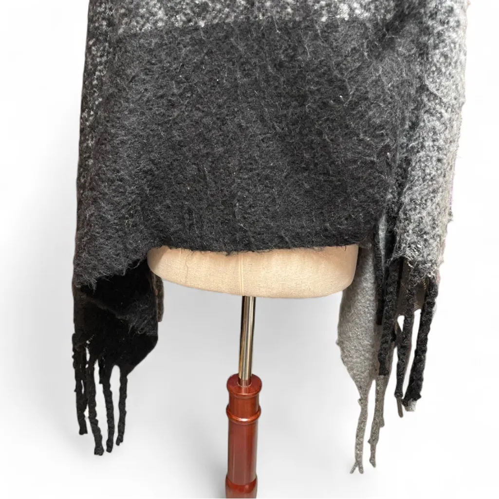 Womens Scandi Girl Gray Fuzzy Fleece Fringe Poncho Minimalist Winter One Size Size undefined - Image 5