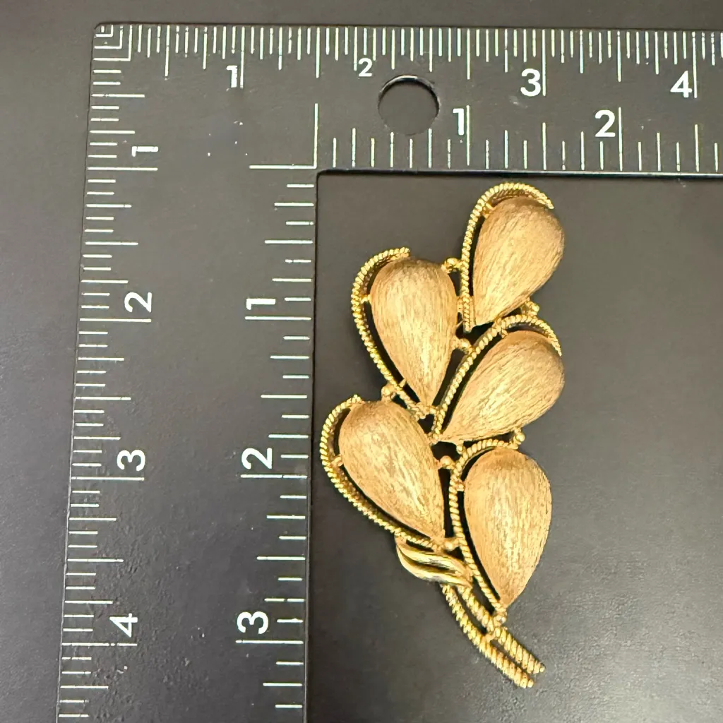 Vintage Crown TRIFARI Brushed Gold Tone Petal Leaf Leaves Pin Brooch 27.9g. - Image 11