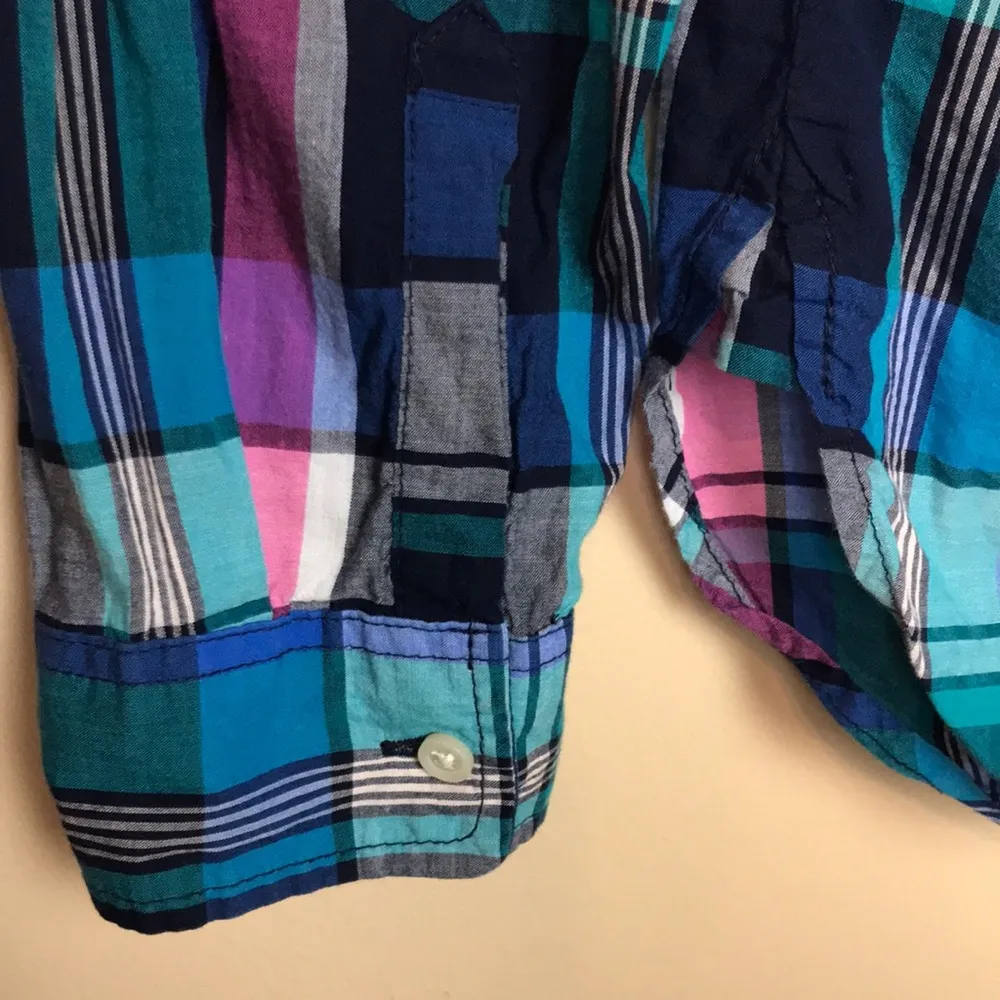 Old Navy Women’s The Classic Shirt Plaid Multi-Color Long Sleeve Button-Up Shirt - Image 4