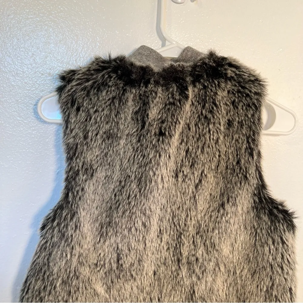 Three Dots  Faux Fur Vest Gray - Image 10