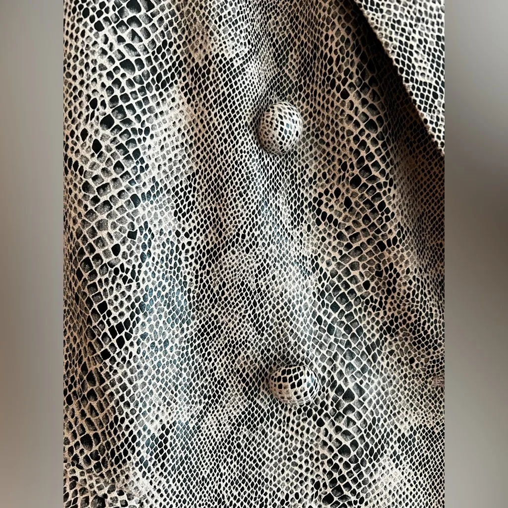 Blank NYC Women’s Size M Blazer Snakeskin Print Double Breasted - Image 10