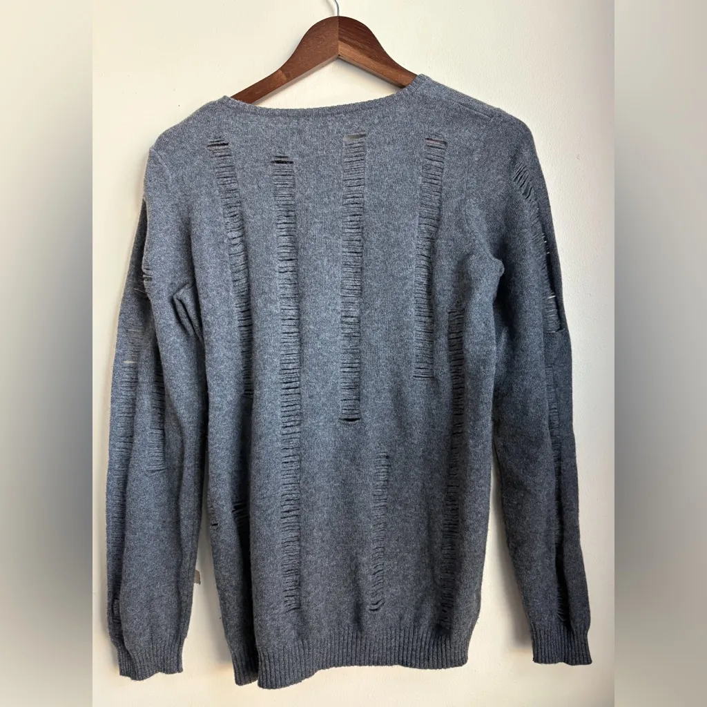AQUA  Cashmere Gray Distressed Sweater Size Medium EUC - Image 2
