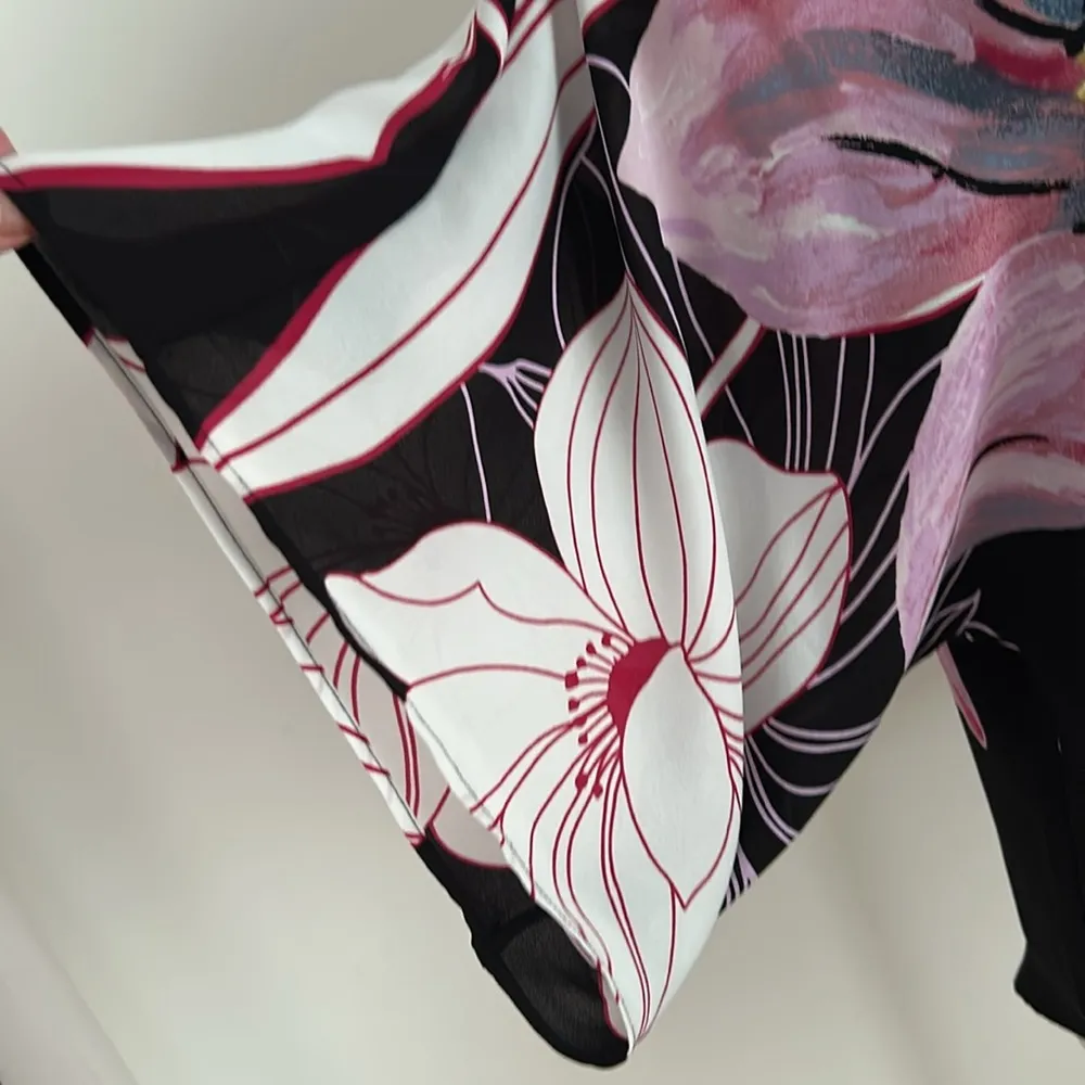 White House Black Market Black and Pink Floral Tunic sz XS - Image 4