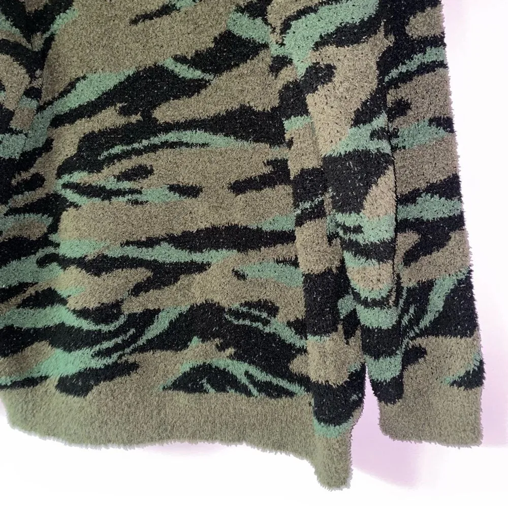 Barefoot Dreams CozyChic Seaside Crew-Neck Pullover Women L Camo Fuzzy Sweater - Image 8