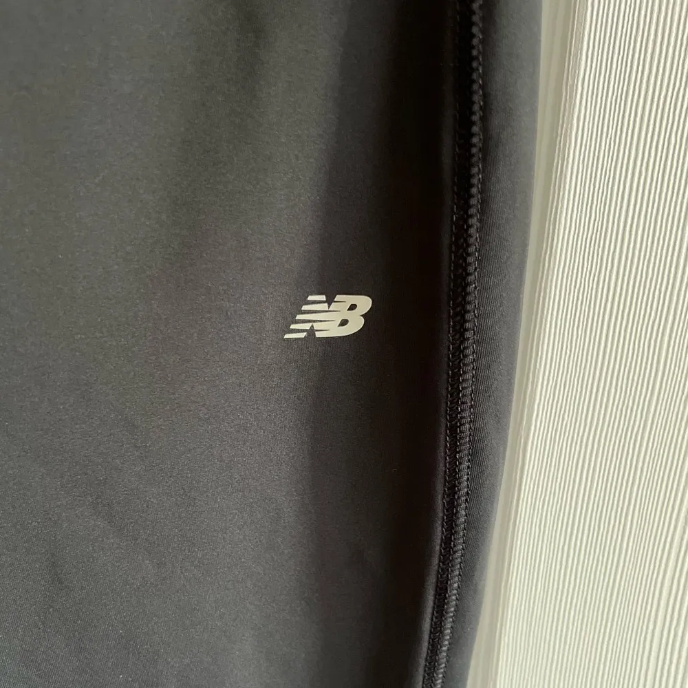 New Balance Lightning Dry Ruched Capri Running Athletic Pants - Image 3