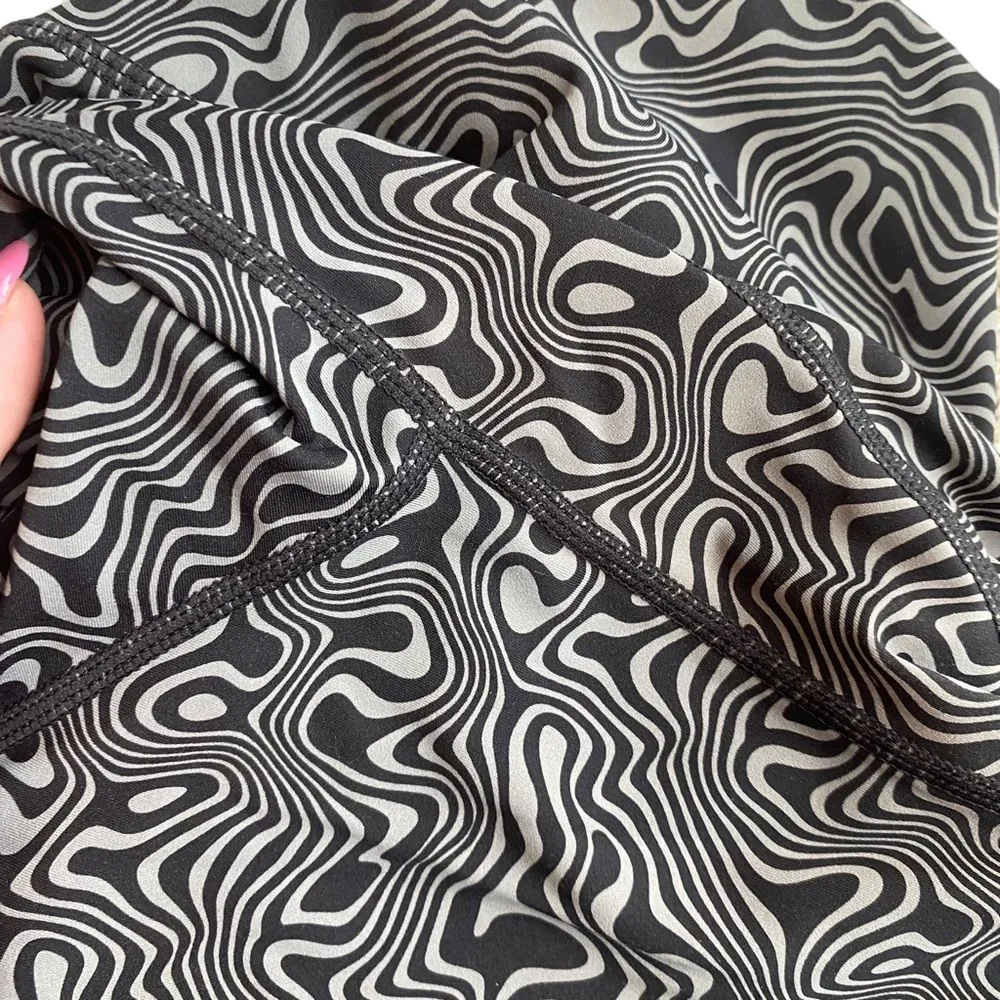 Balance Athletica Storm Legging Size M Black‎ and White Swirl New - Image 11