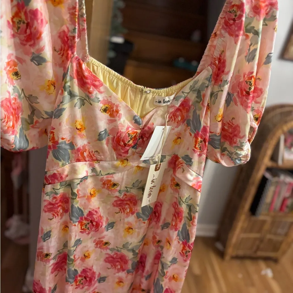 Beautiful silky floral dress Size M - Image 2