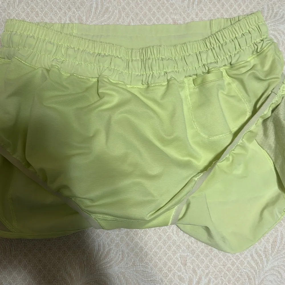 Lululemon like new Hotty Hot Low Rise Short 2.5"Crispin Green size 8 - Image 6