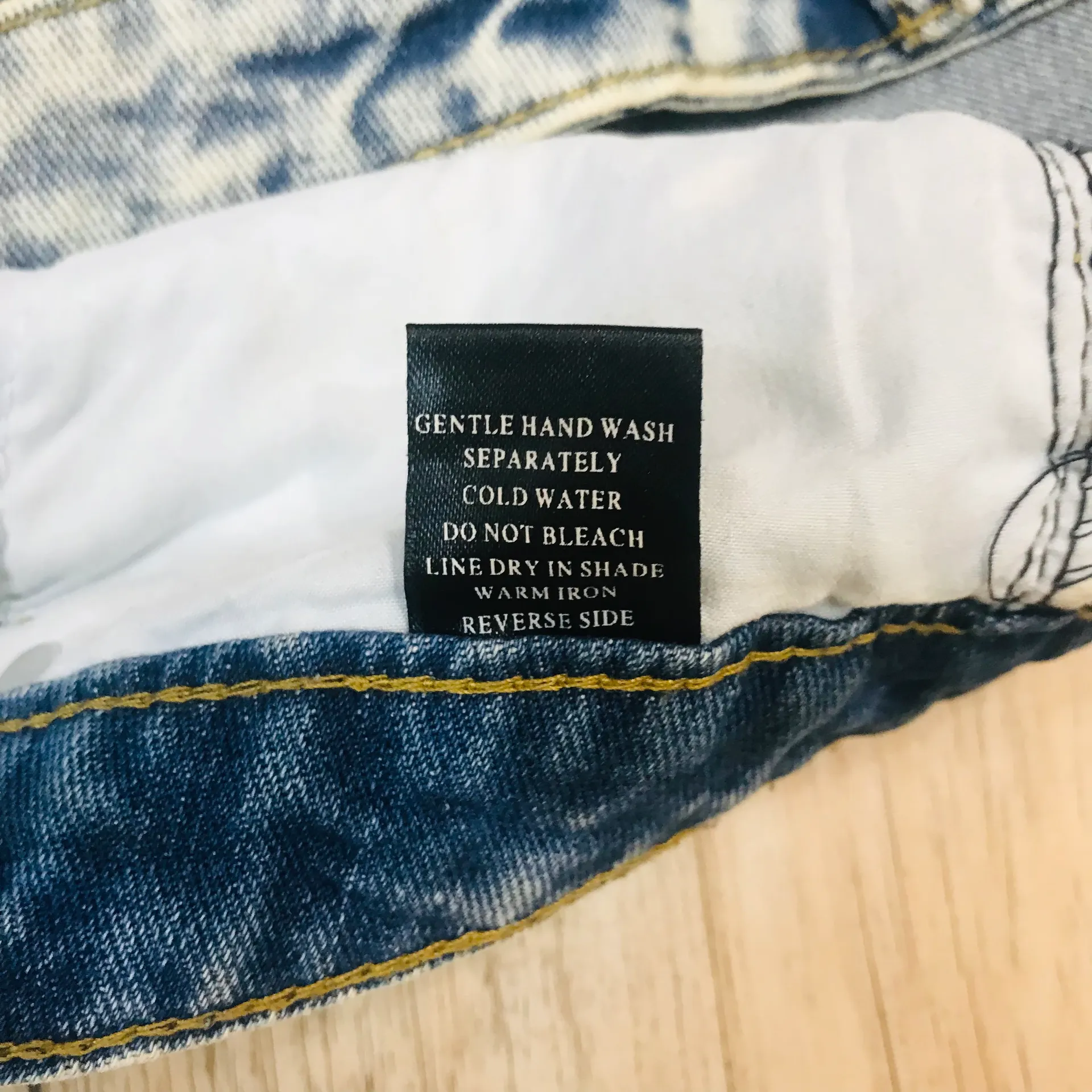 Oscar St boutique denim frayed jean shorts sz small. Blue - Image 6