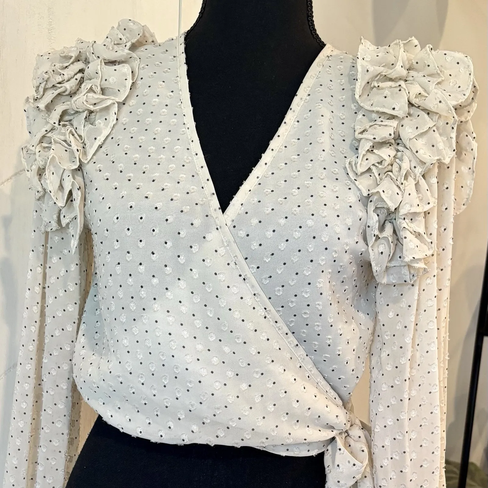 VICI Size XS Cream Polka Dot Chiffon Ruffle Shoulder Wrap Blouse Cropped Unique - Image 3