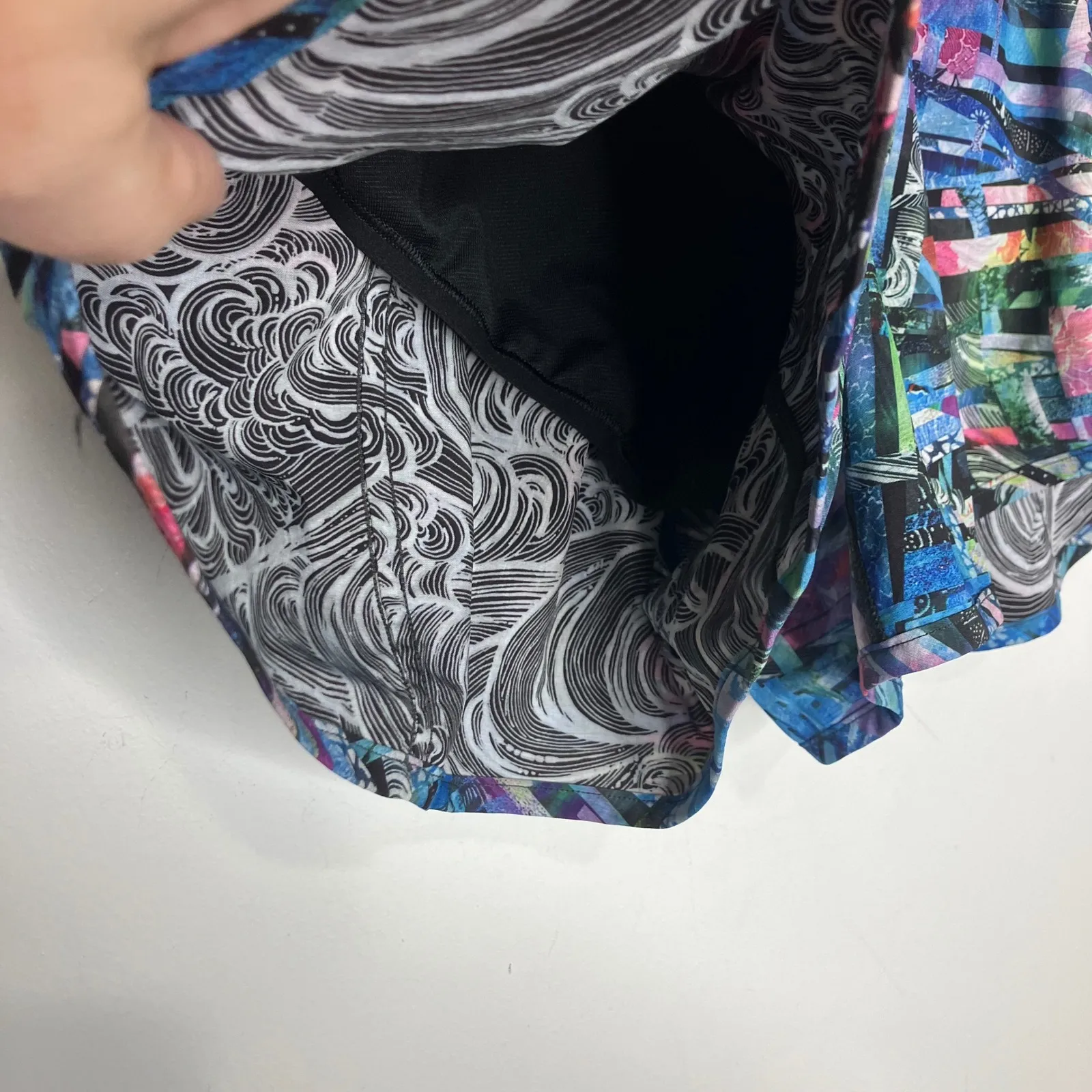 Lululemon seawheeze tracker shorts special edition multicolor women's size 6 - Image 5