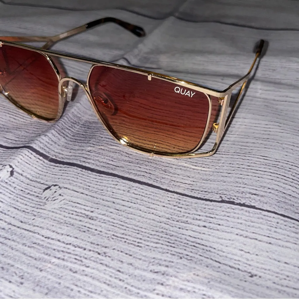 Quay Australia  Baddie Behavior Sunglasses - Image 10