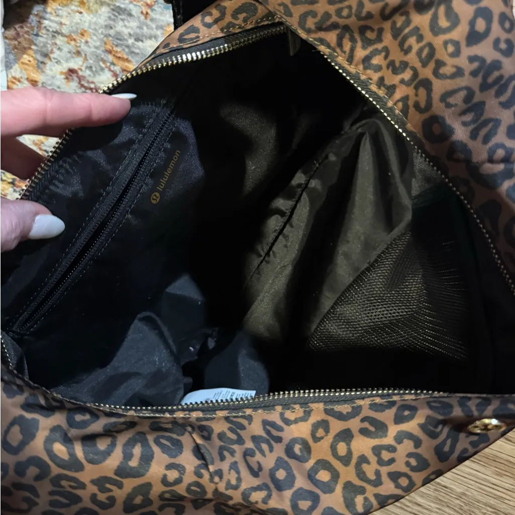 LULULEMON Large Slouchy Sling Bag 13L - leopard - Image 10