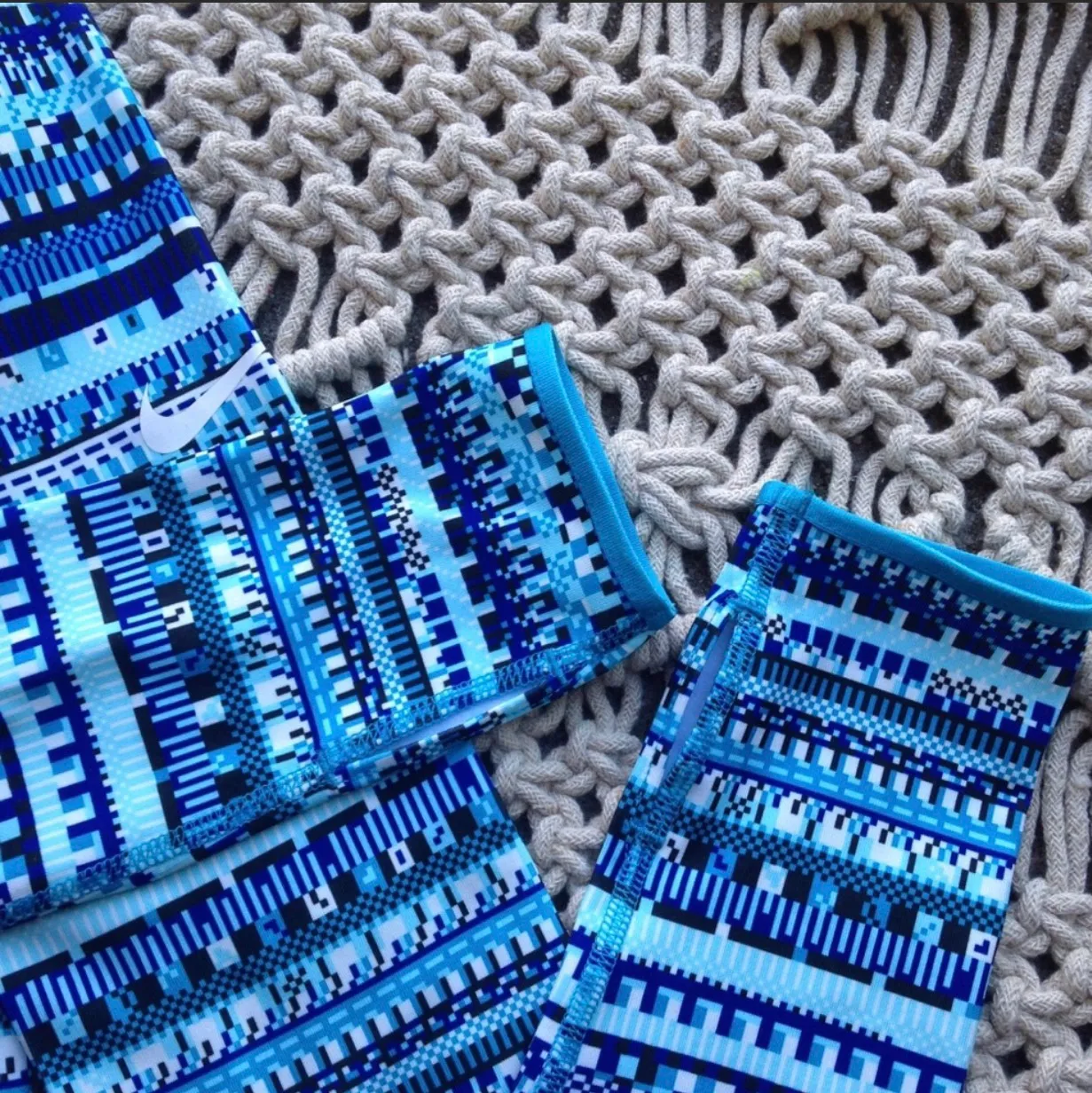 Pro Dri-Fit Printed Hal-Zip Athletic Pullover Size Small - Image 5