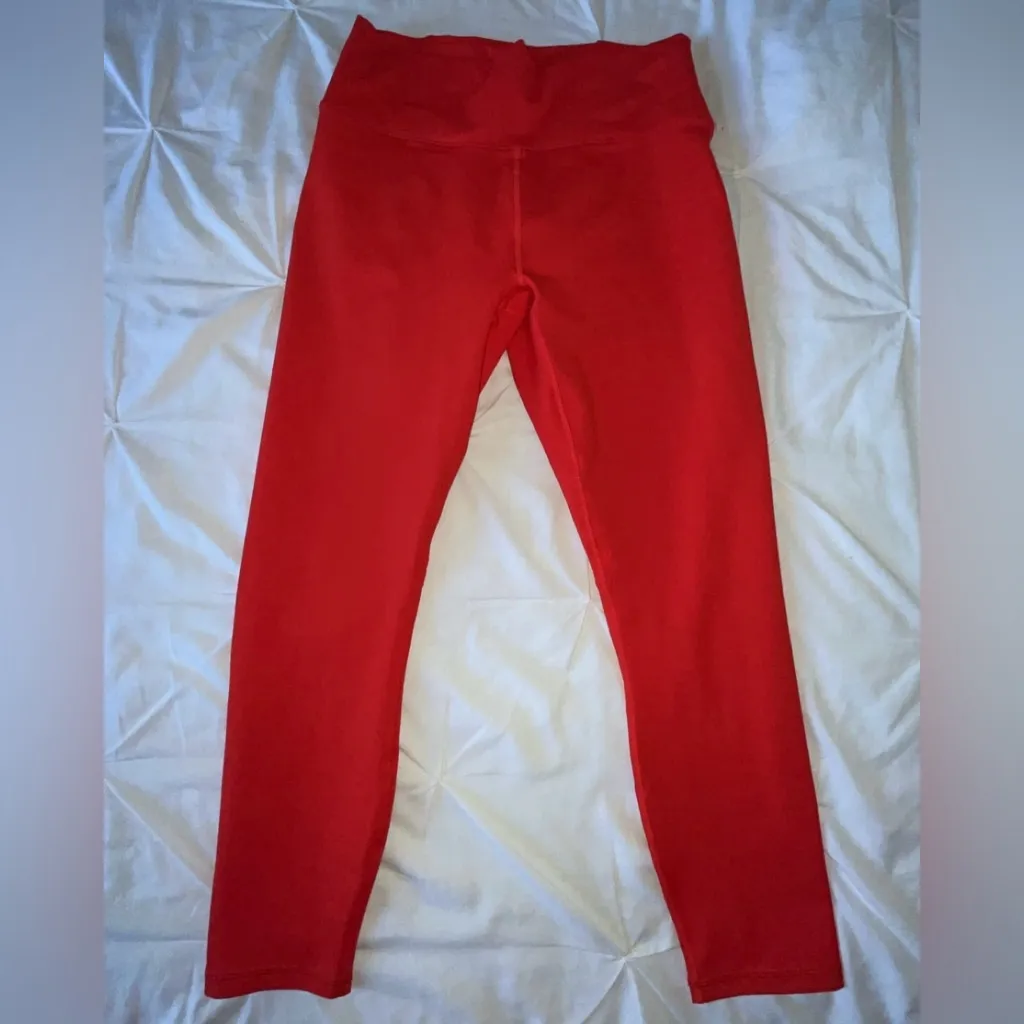 NWOT Fabletics Electric Cherry Mini Leopard Print Hi-Rise 6/8 Leggings SIZE L - Image 5