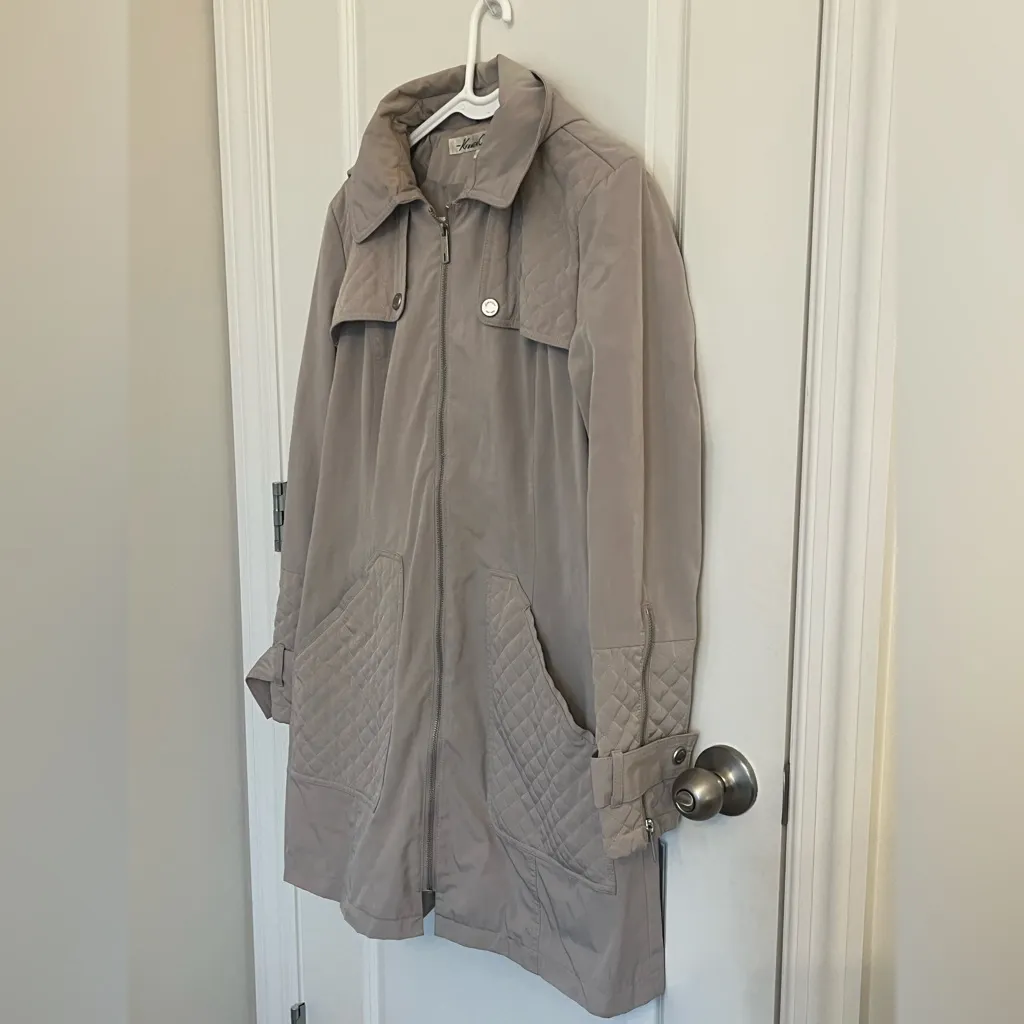 Kenneth Cole New York Quilted Tan Trench Coat Size Large - Image 3