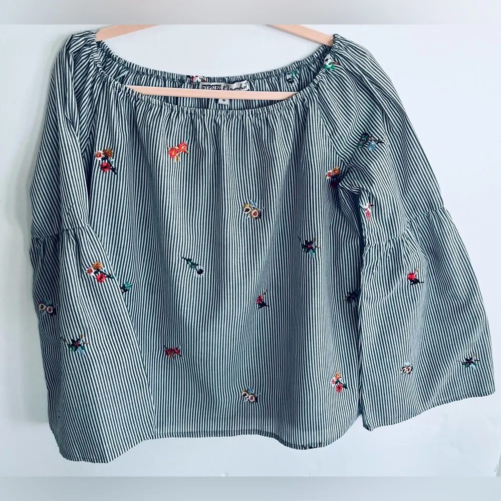 Gypsies & Moondust Embroidered Women's Top with A-line Sleeves Size M - Image 2