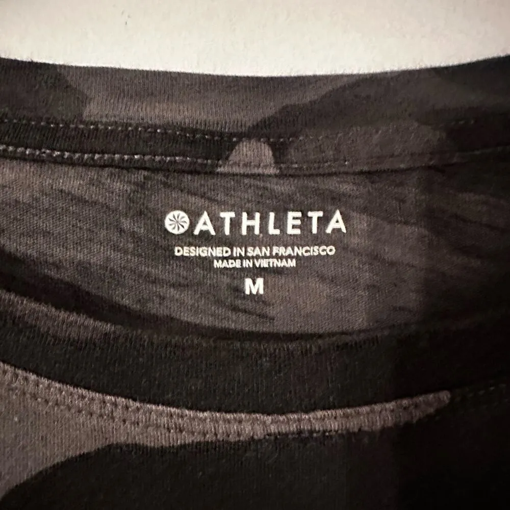 Athleta Daily Camo Crew Neck Short Sleeve‎ Tee Shirt  Size Medium - Image 4