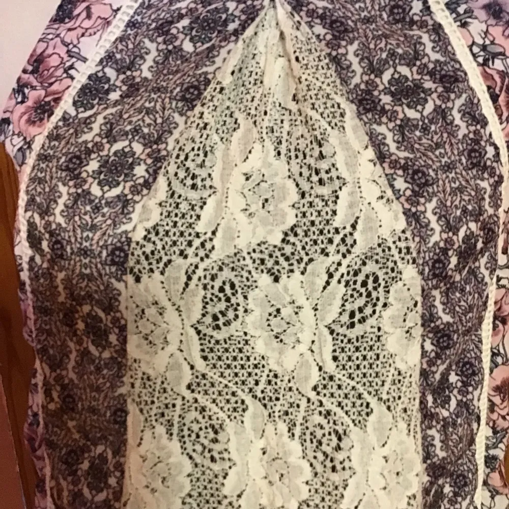 Taylor & Sage Boho Floral n lace top - Image 6