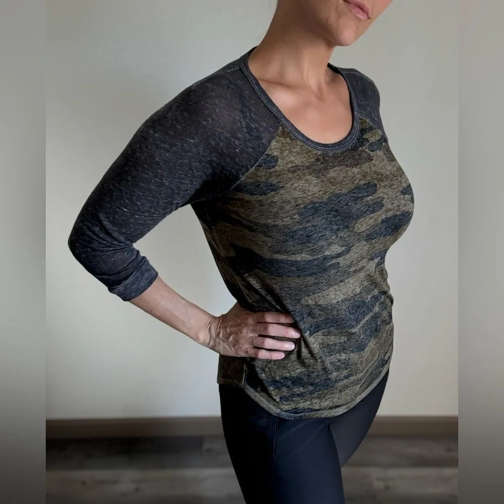 Lucky Brand Camo Burnout Baseball Tee Small Stretchy Olive Gray - Image 3