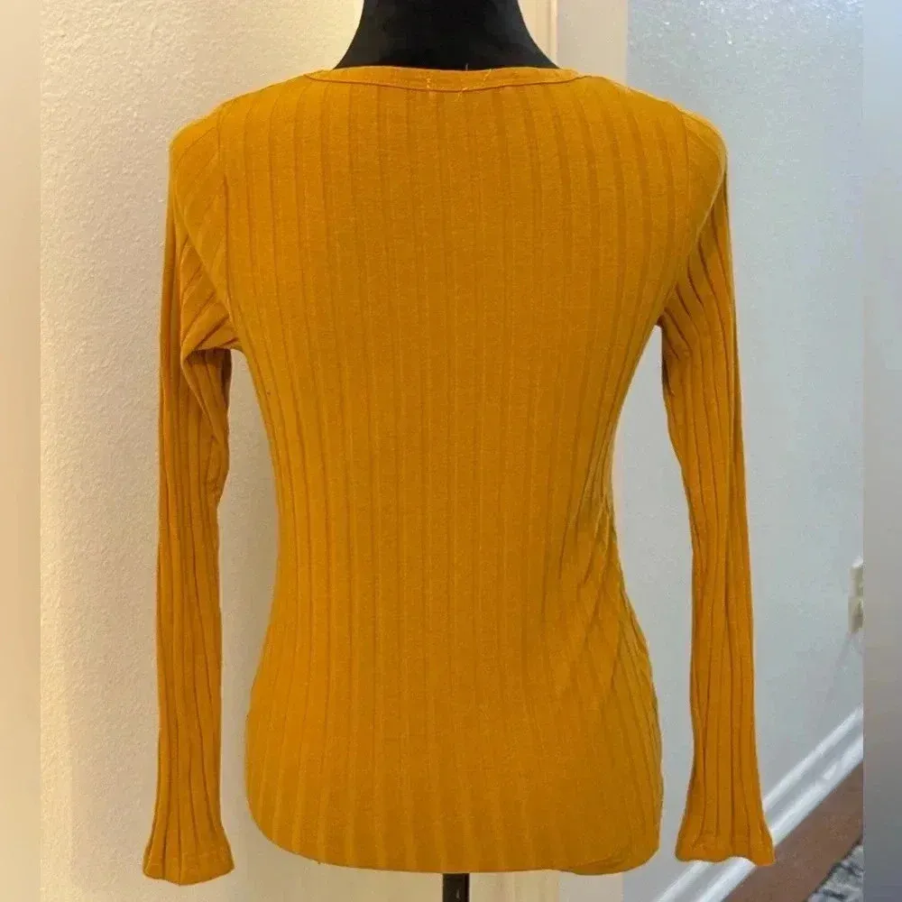 Full Circle Dark Yellow Ribbed Button Front Long Sleeve Shirt Size M - Image 3