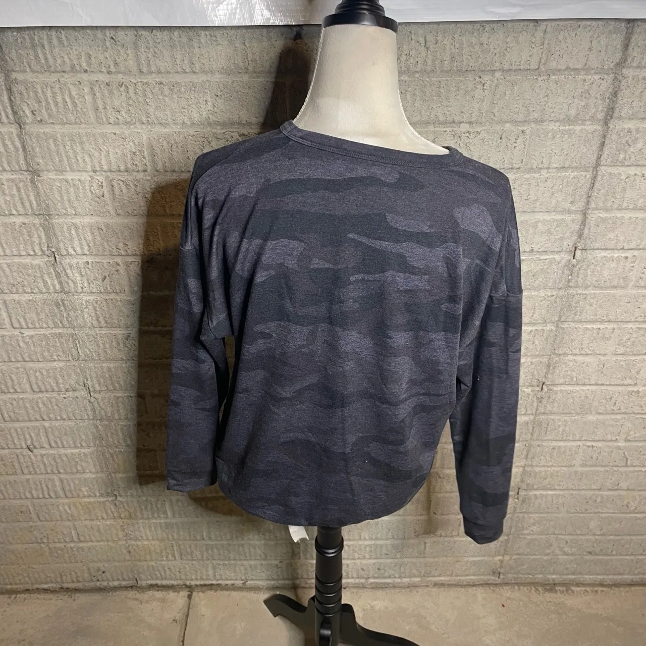 Tuff Athletics Black Gray Camo Long Sleeve Crewneck Sweatshirt Size Small - Image 3