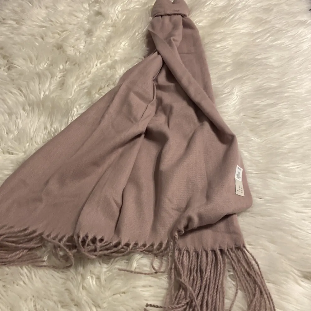 A NEW DAY SKARF BNWOT SEE ALL PHOTOS COLOR LILIAC SEE ALL PHOTOS SO SOFT - Image 4