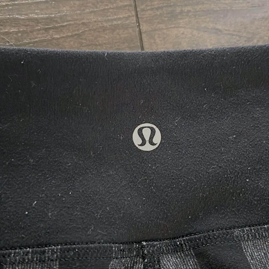 Lululemon  Reversible Vertical Stripe Crop Leggings - Image 5