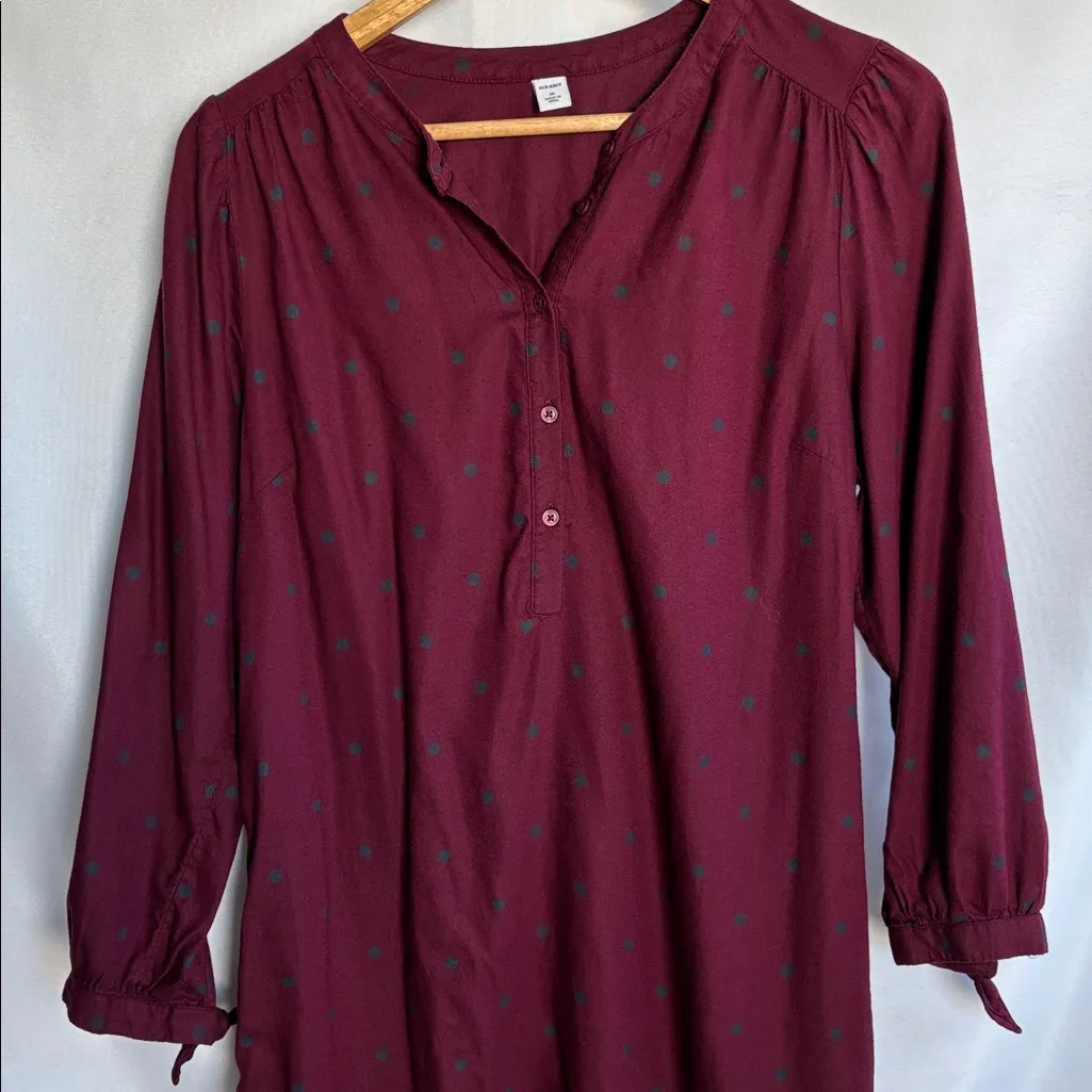 Old Navy Size Medium Maroon Button-Up dress tie sleeves - Image 5