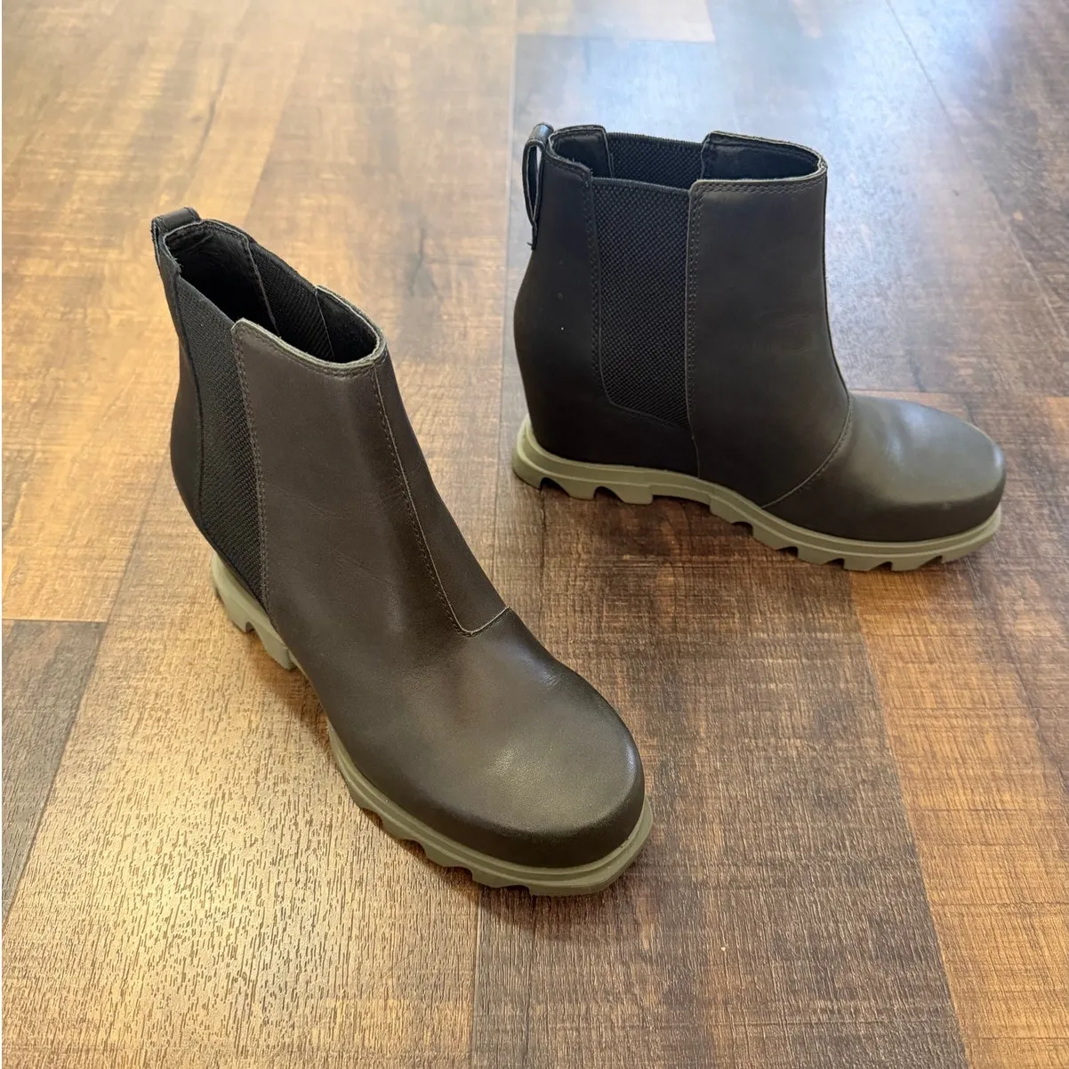 Sorel Joan of Arctic Wedge III Chelsea Bootie Dark Moss/Sage Size 7.5 - Image 2