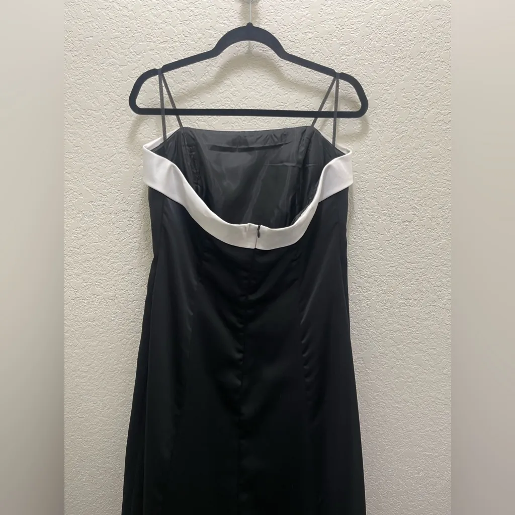 Jump Apparel by Wendy Chaitin Classic Black and White Strapless Gown plus‎ size - Image 6