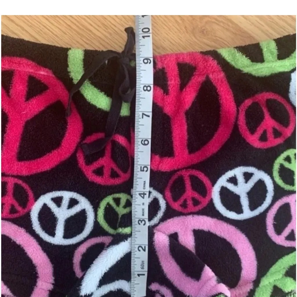 Colorful Peace Sign Women's Shorts Black Size M - Image 6
