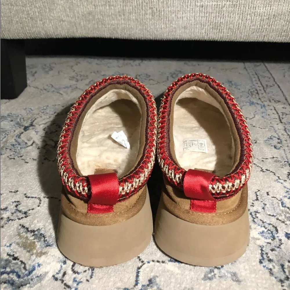 UGG  Tazz Platform Slippers in Chestnut - Image 6