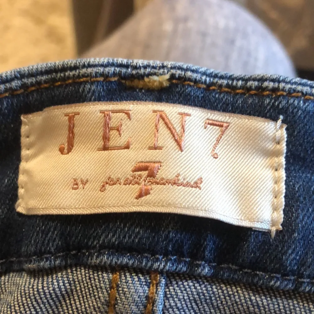 Jen 7 for 7 For All Mankind Jeans High-rise, bottom fringe with back zip, size 6 - Image 6