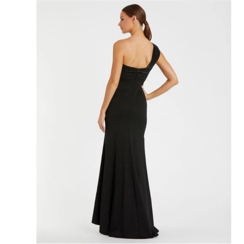 Mac Duggal 49547 One Shoulder Draped Trumpet Gown, size 4 NWT - Image 3