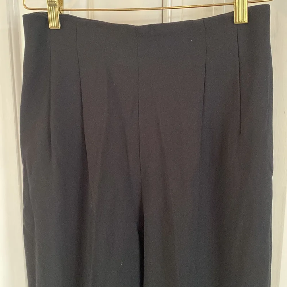 Gorgeous, Classic Black Liz Claiborne Pants Suit. - Image 6