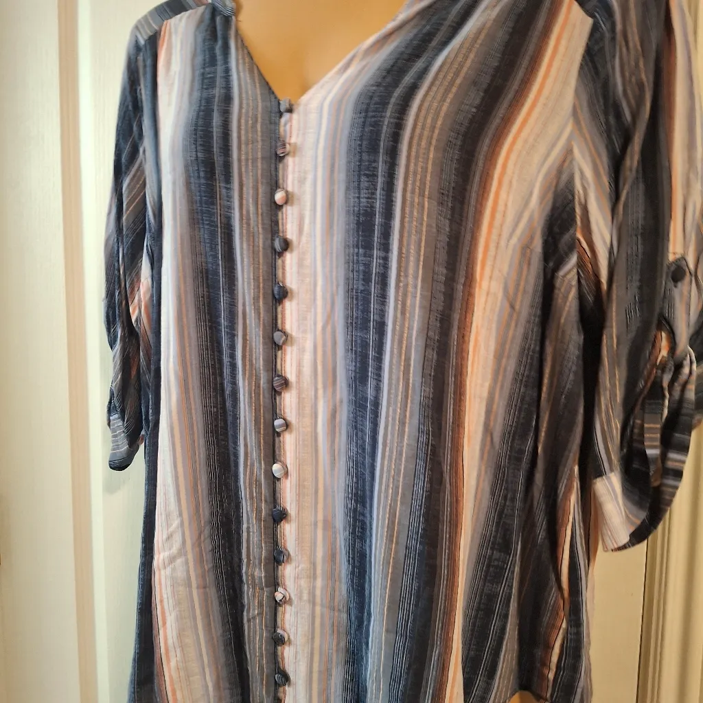 Torrid Sz 2 Striped Blue Button-Up Women's Top - Image 3